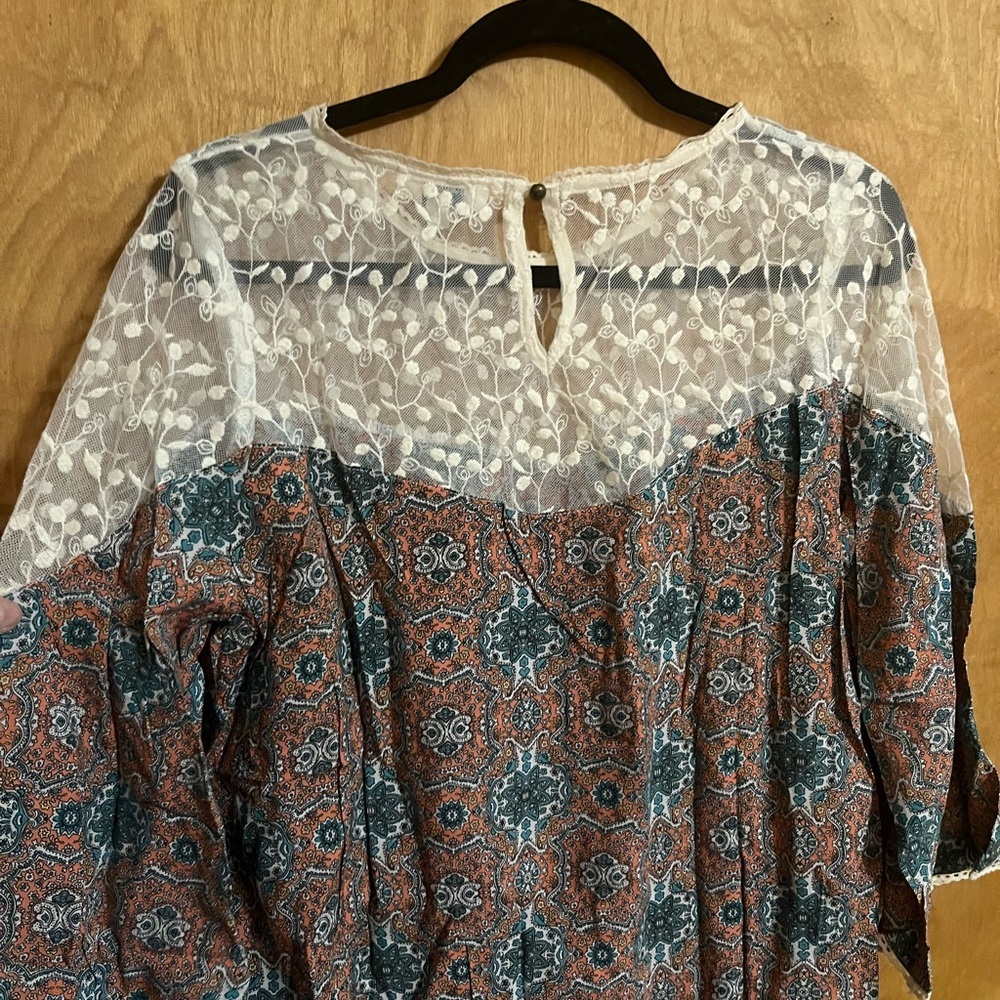 Women's Patterned Lace Top NWOT - Picture 9 of 12